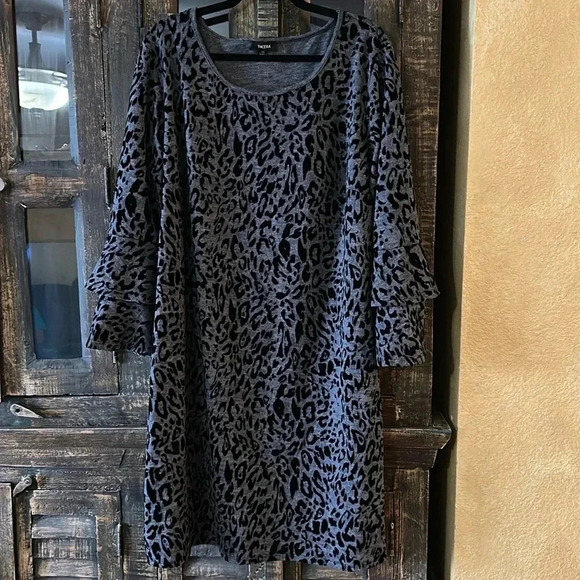 Tacera Dresses & Skirts - Tacera Ruffle Bell 3/4 Sleeve Dress 2X Raised Velvet Animal Print EUC